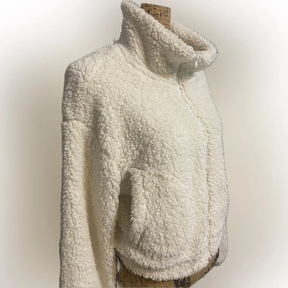 Women's Sz L White Soft Sherpa Fleece Jacket - Picture 4 of 13